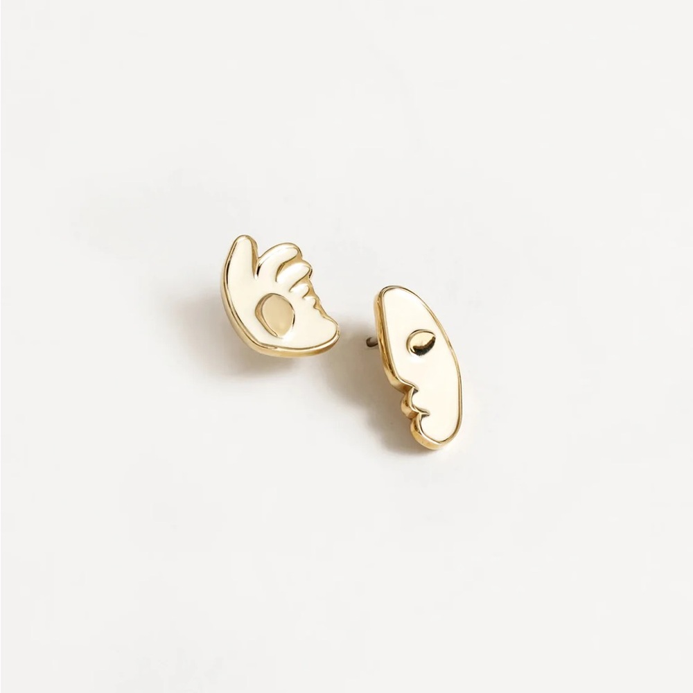 Wolf Circus Fiona Studs in Creme and Gold
